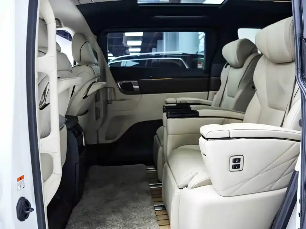 Toyota Alphard — фото 3
