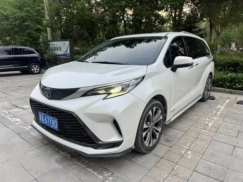 Toyota Granvia — фото 1