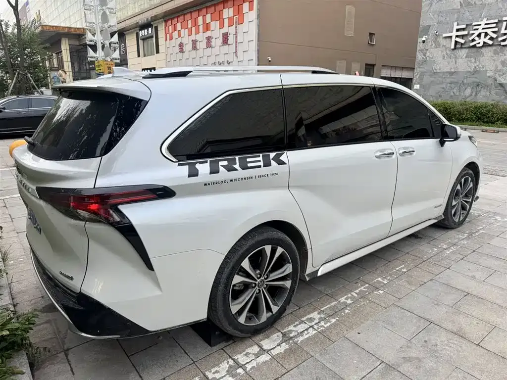 Toyota Granvia — фото 6