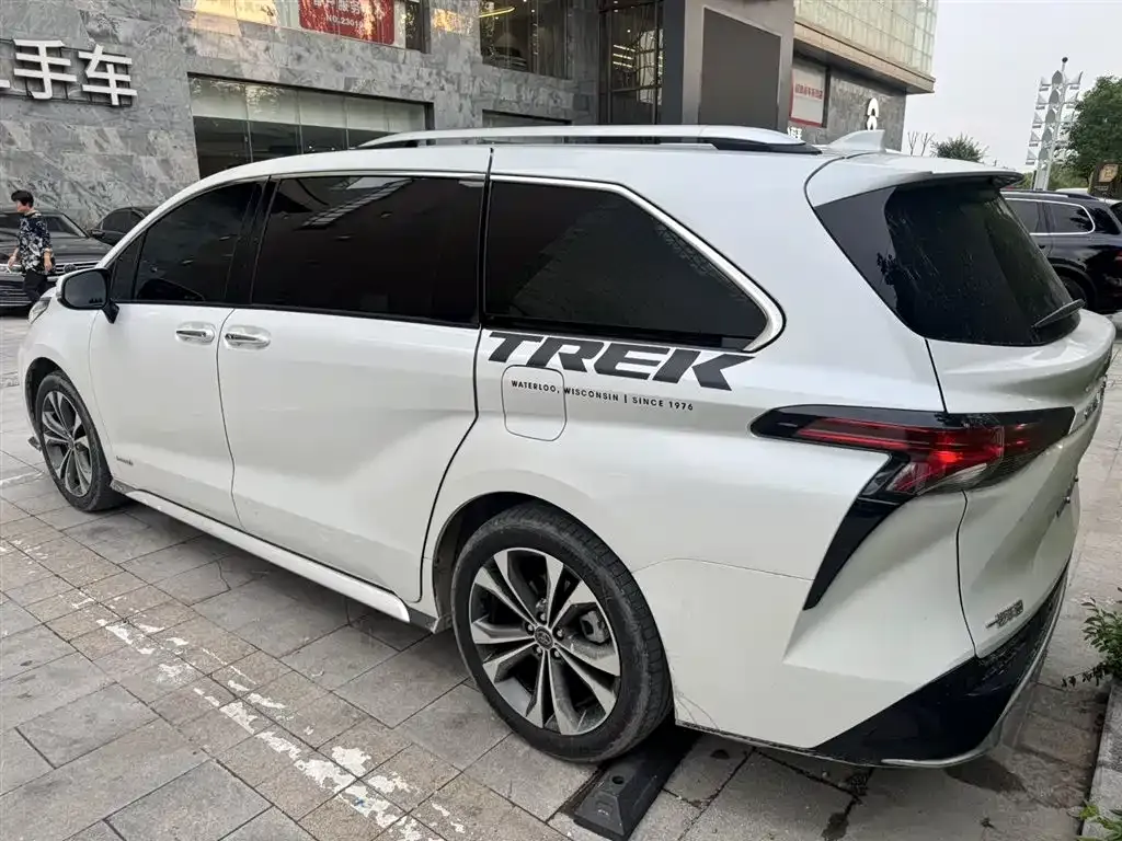 Toyota Granvia — фото 3