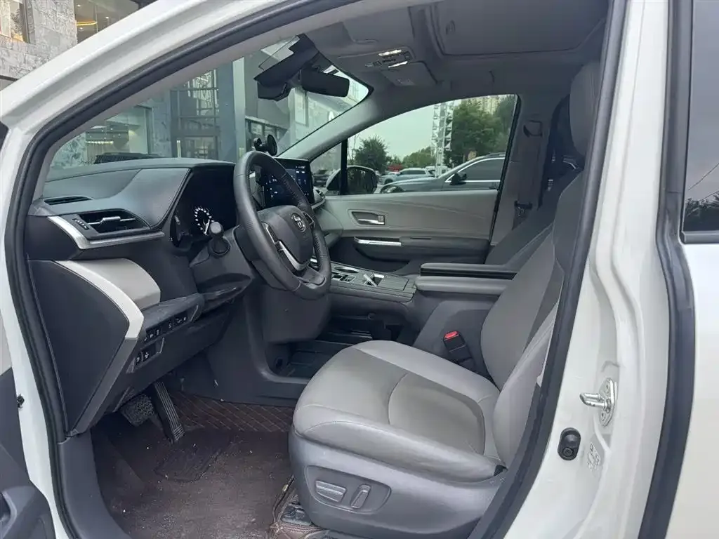 Toyota Granvia — фото 5