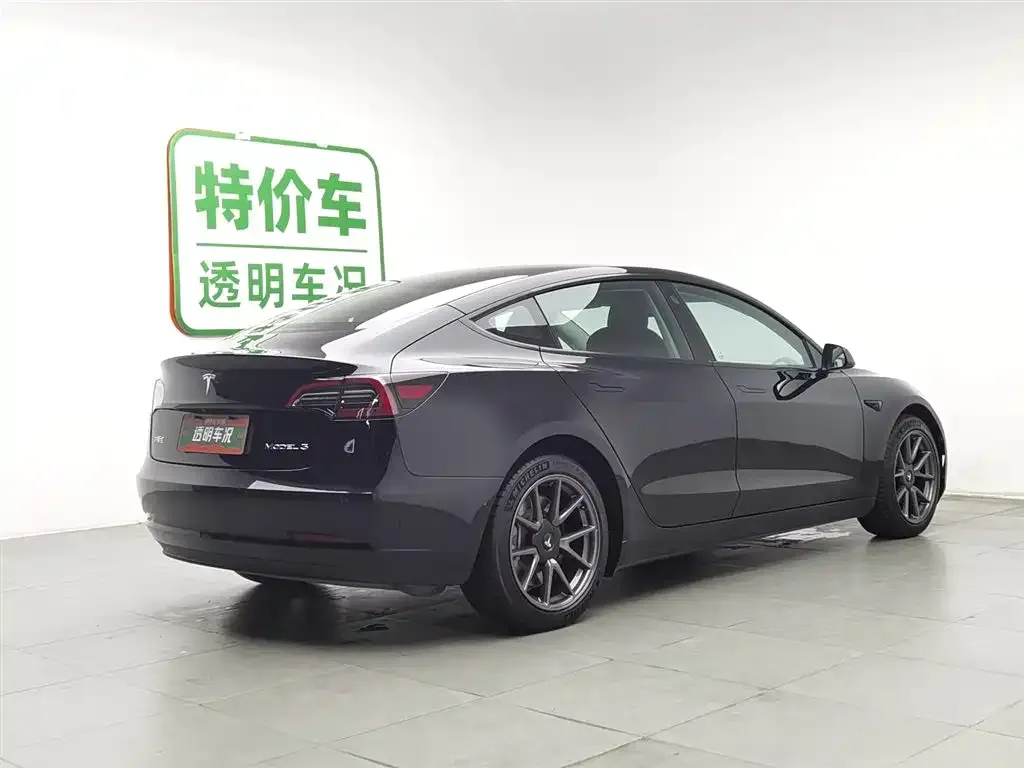 Tesla Model 3 — фото 3