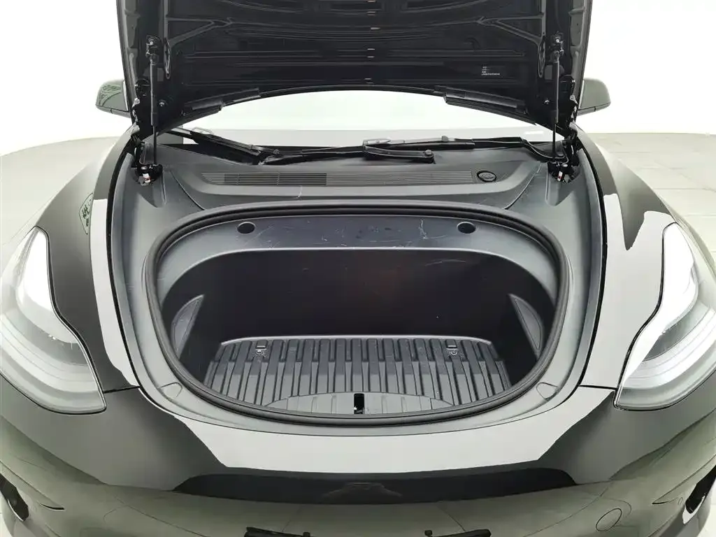 Tesla Model 3 — фото 10