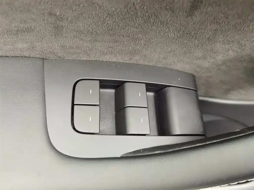 Tesla Model 3 — фото 9