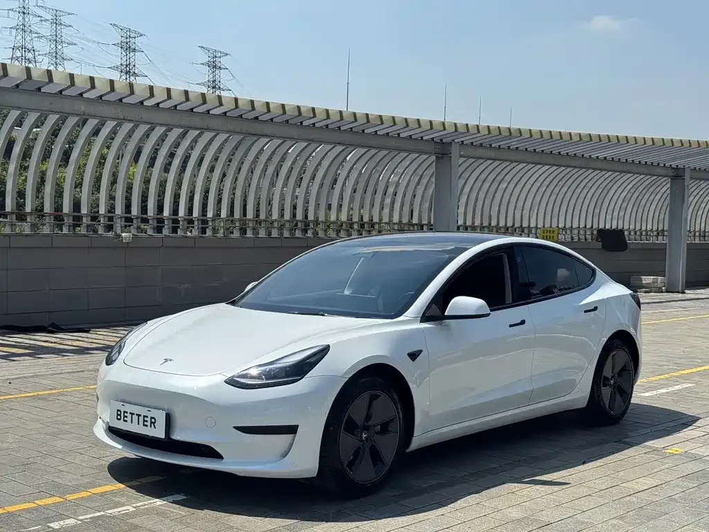 Tesla Model 3 — фото 1