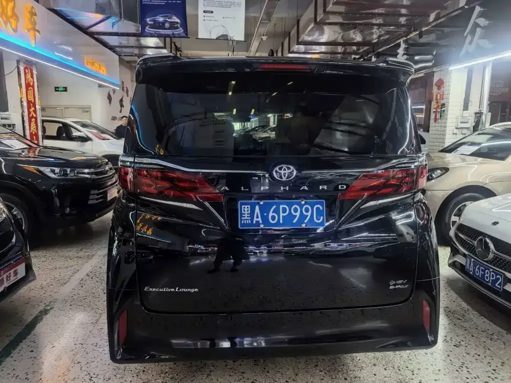 Toyota Alphard — фото 7