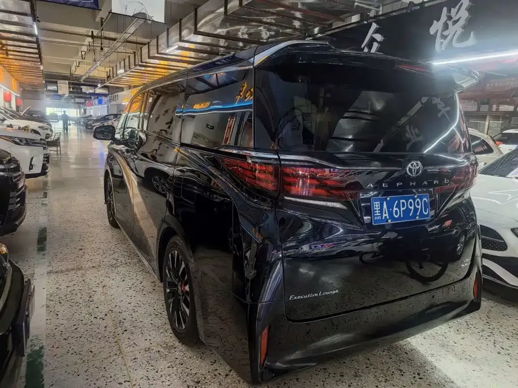 Toyota Alphard — фото 6