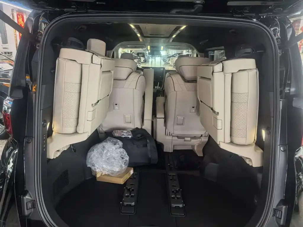 Toyota Alphard — фото 9