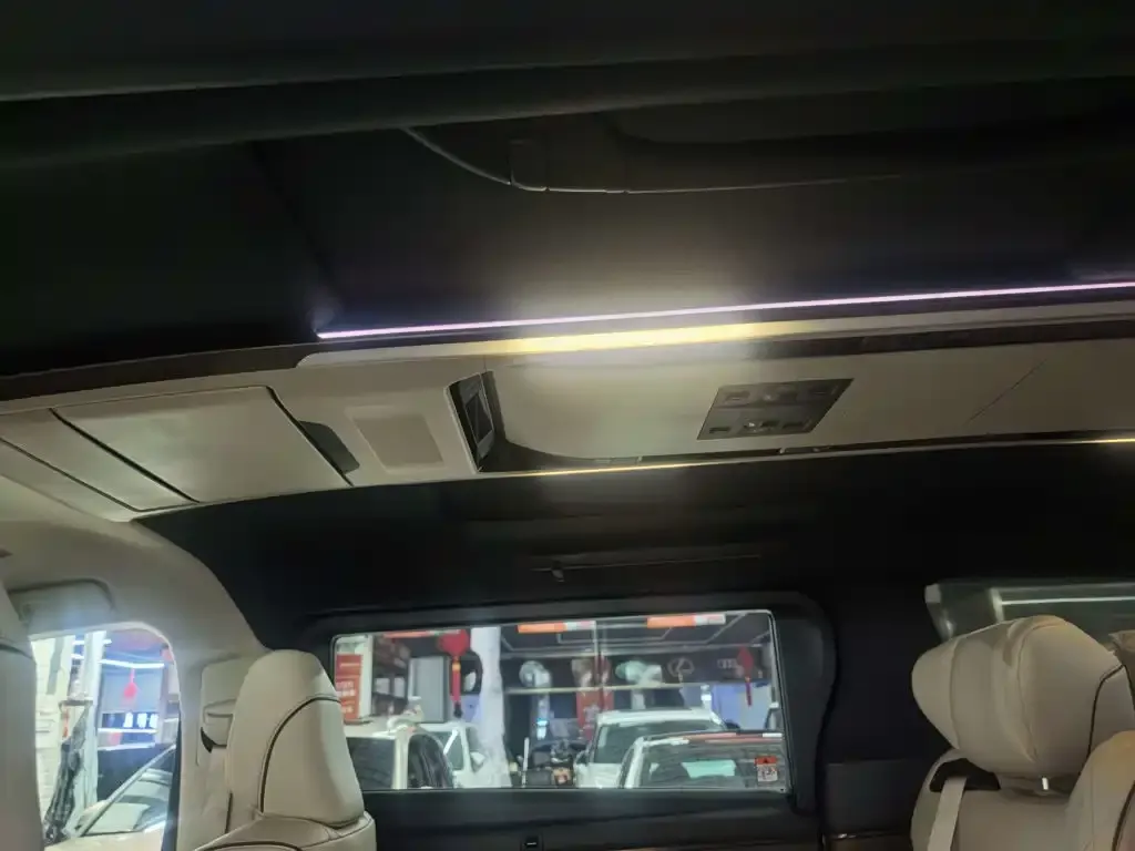 Toyota Alphard — фото 3