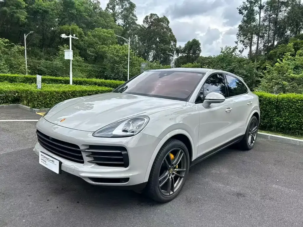 Porsche Cayenne — фото 1