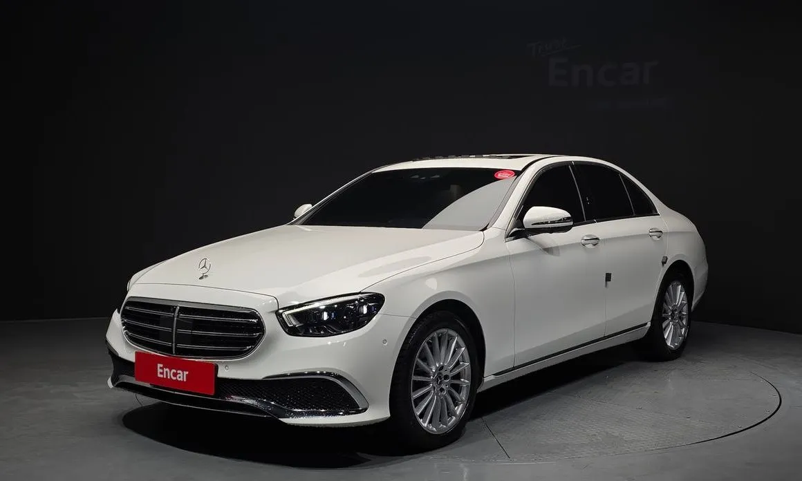 Mercedes-Benz E-Class — фото 1