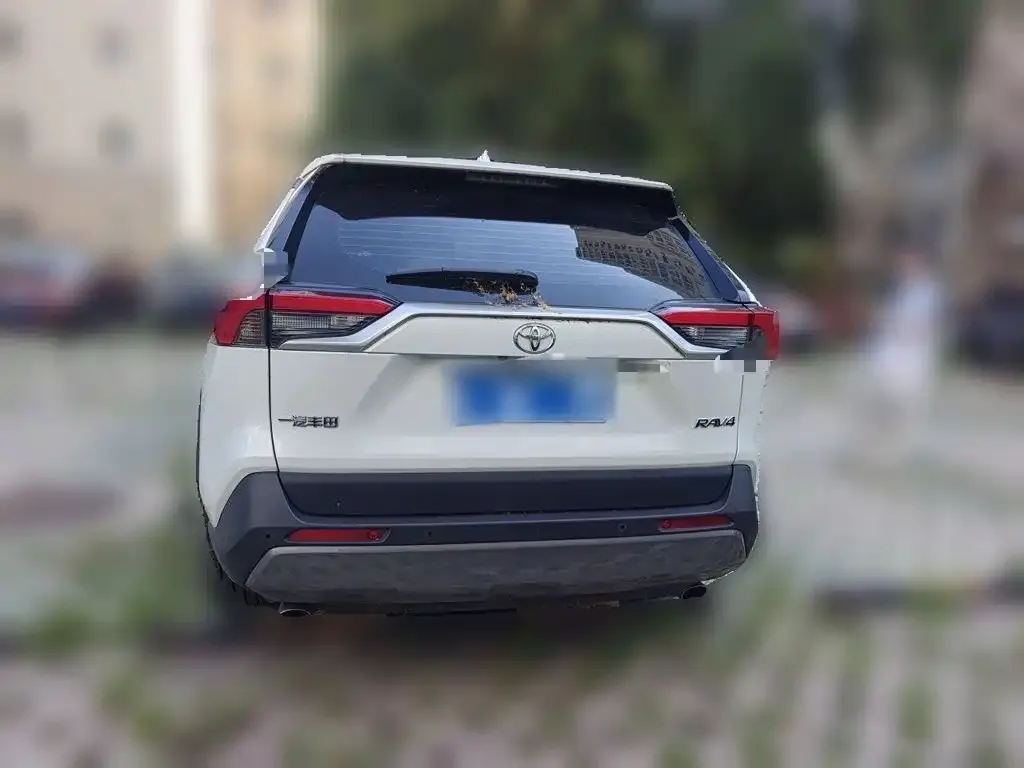 Toyota RAV4 — фото 5