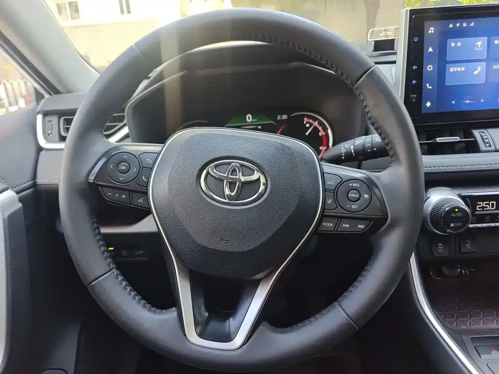 Toyota RAV4 — фото 9