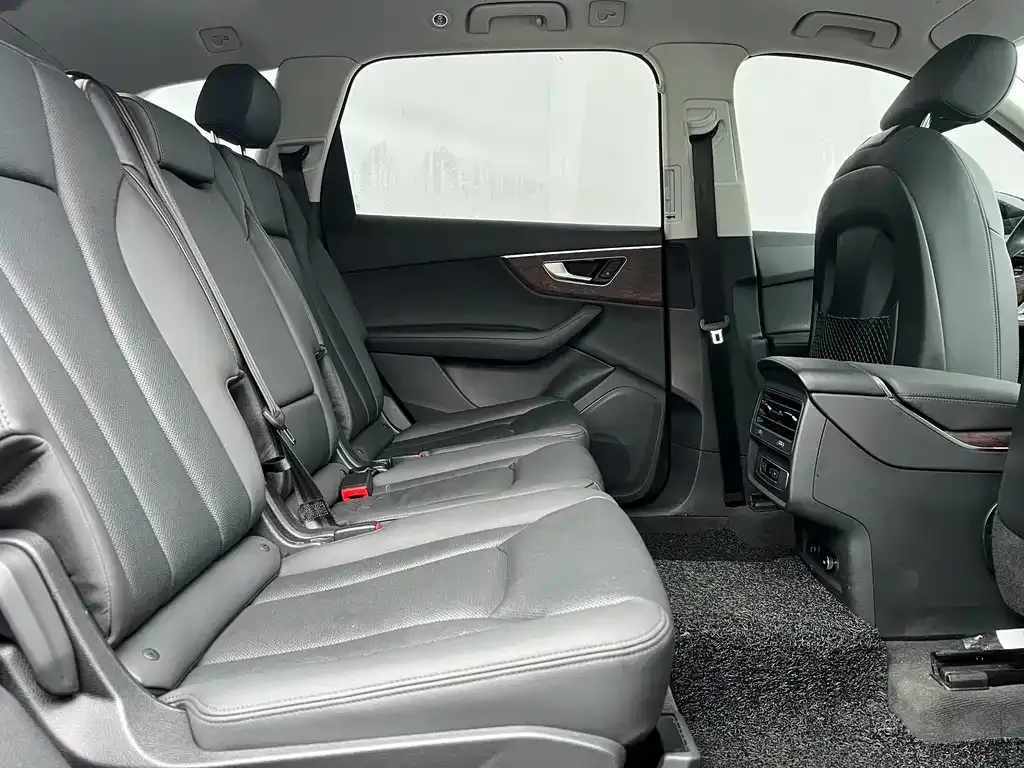 Audi Q7 2023 из CN, фото 4