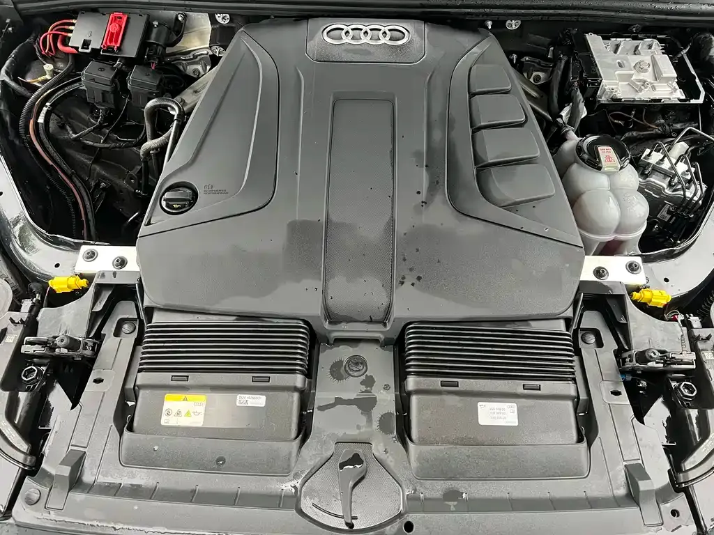 Audi Q7 2023 из CN, фото 5