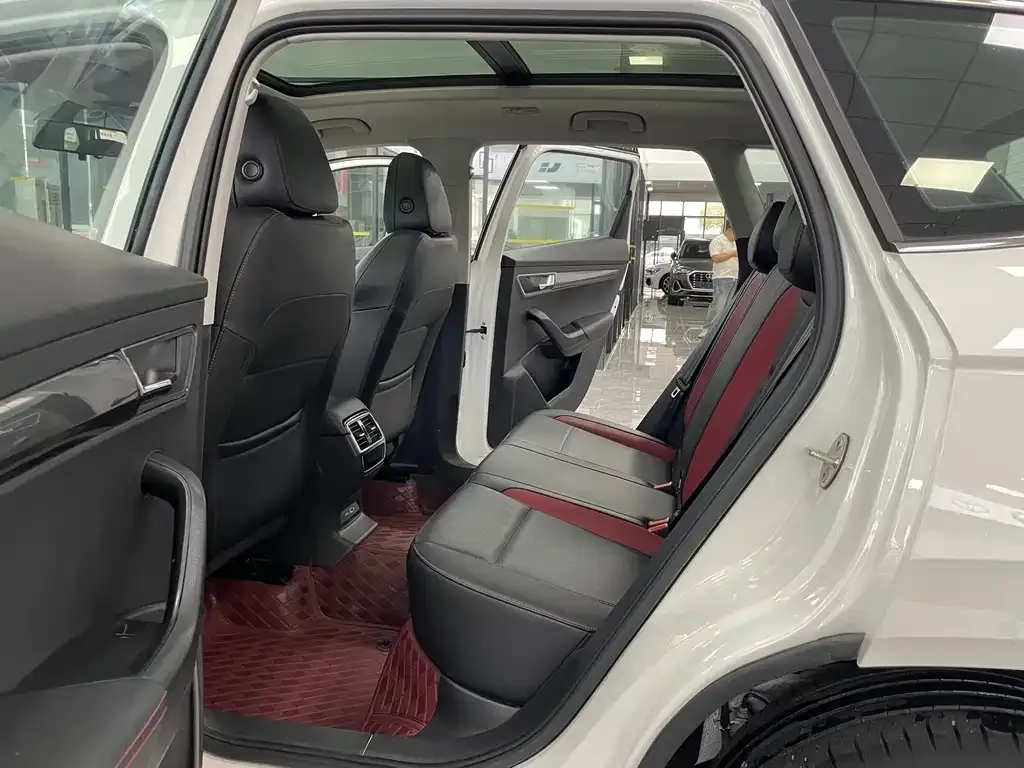 Skoda Karoq — фото 9