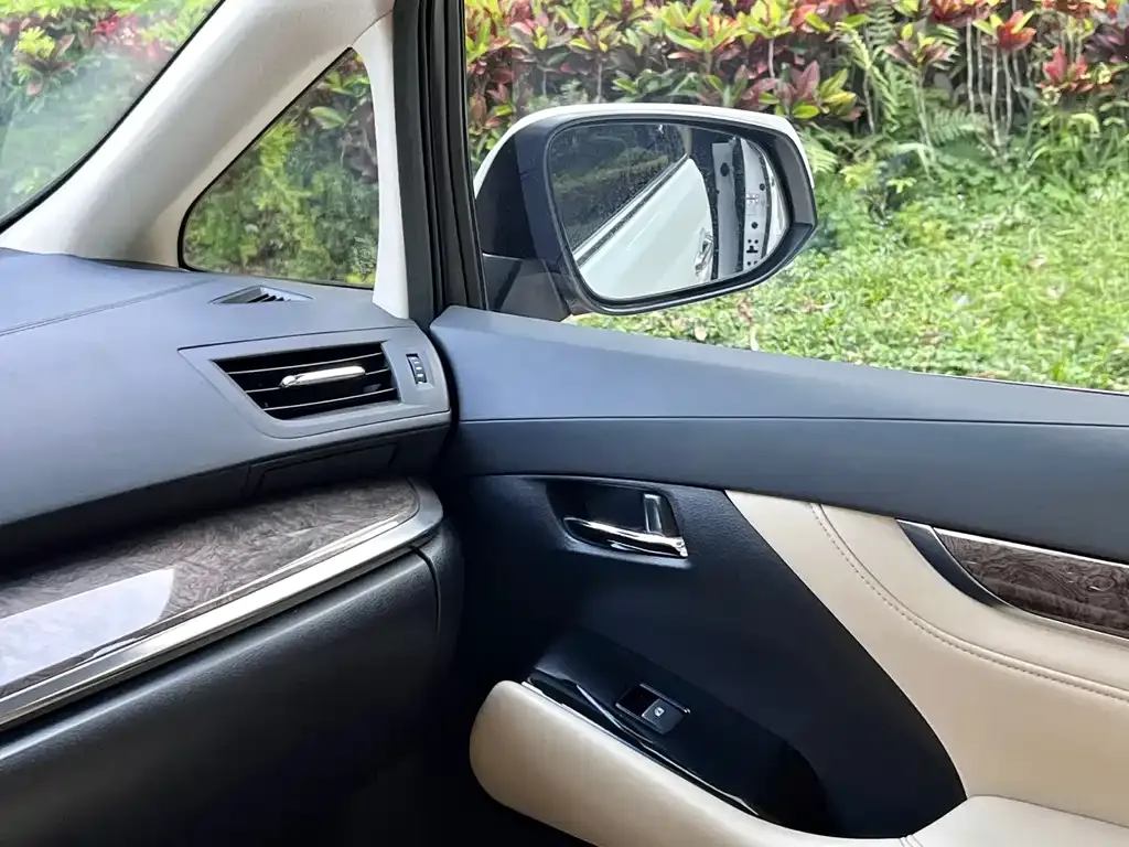 Toyota Alphard — фото 5