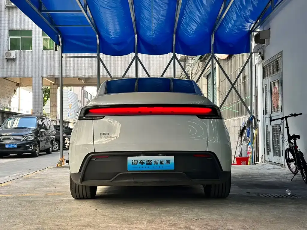 Tesla Model Y — фото 6