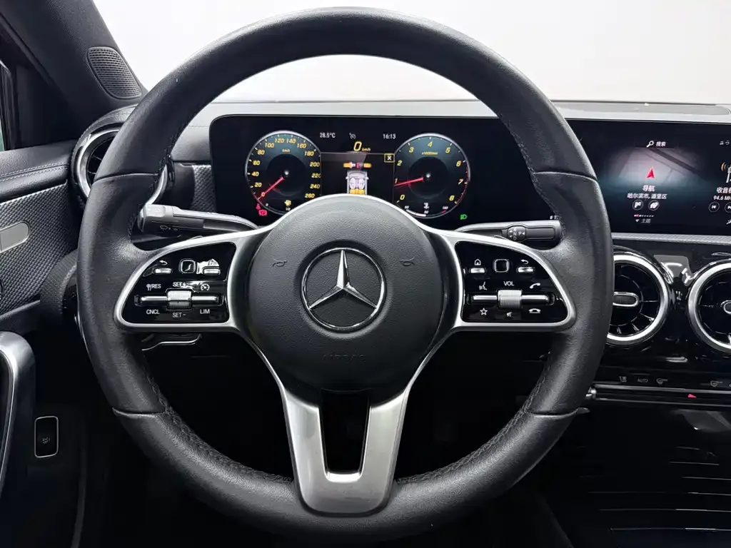 Mercedes-Benz A-Class — фото 10