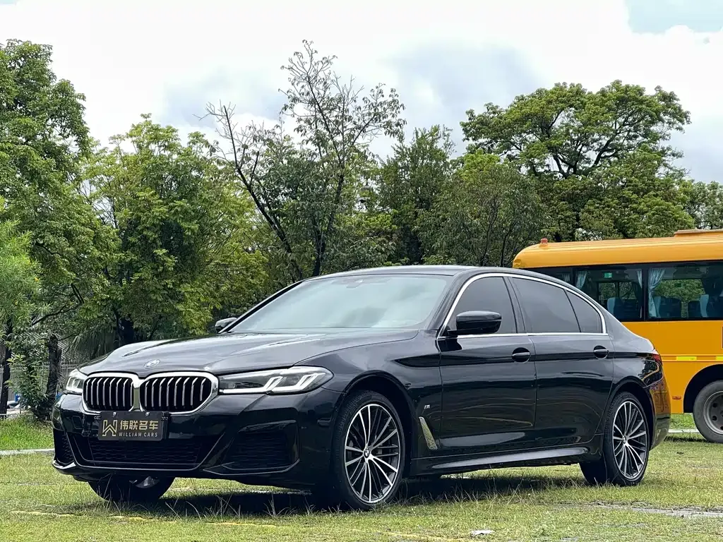 BMW 5 Series — фото 1