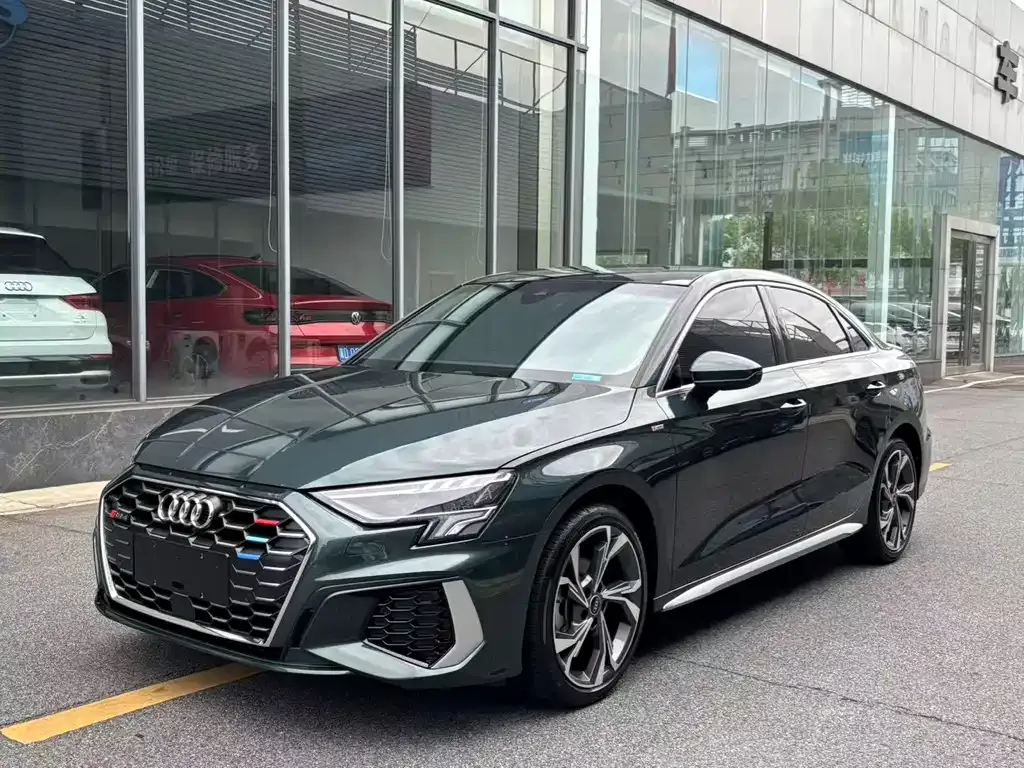 Audi A3 — фото 1