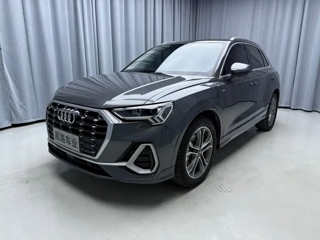 Audi Q3 — фото 1