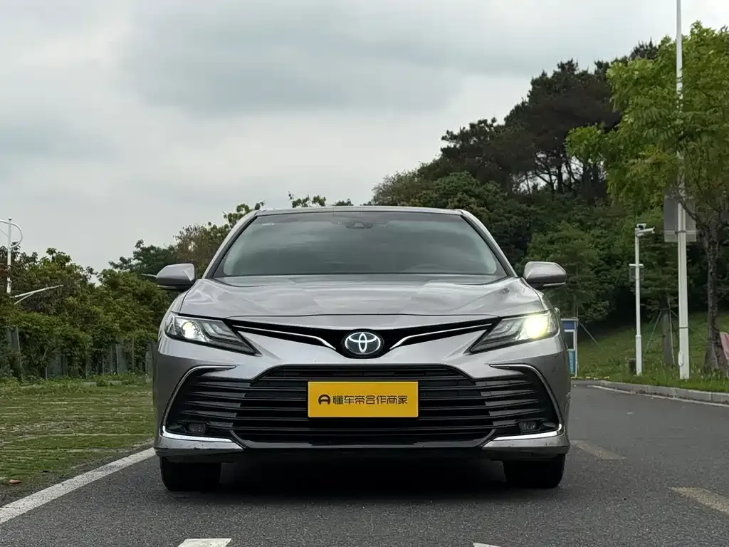 Toyota Camry — фото 3