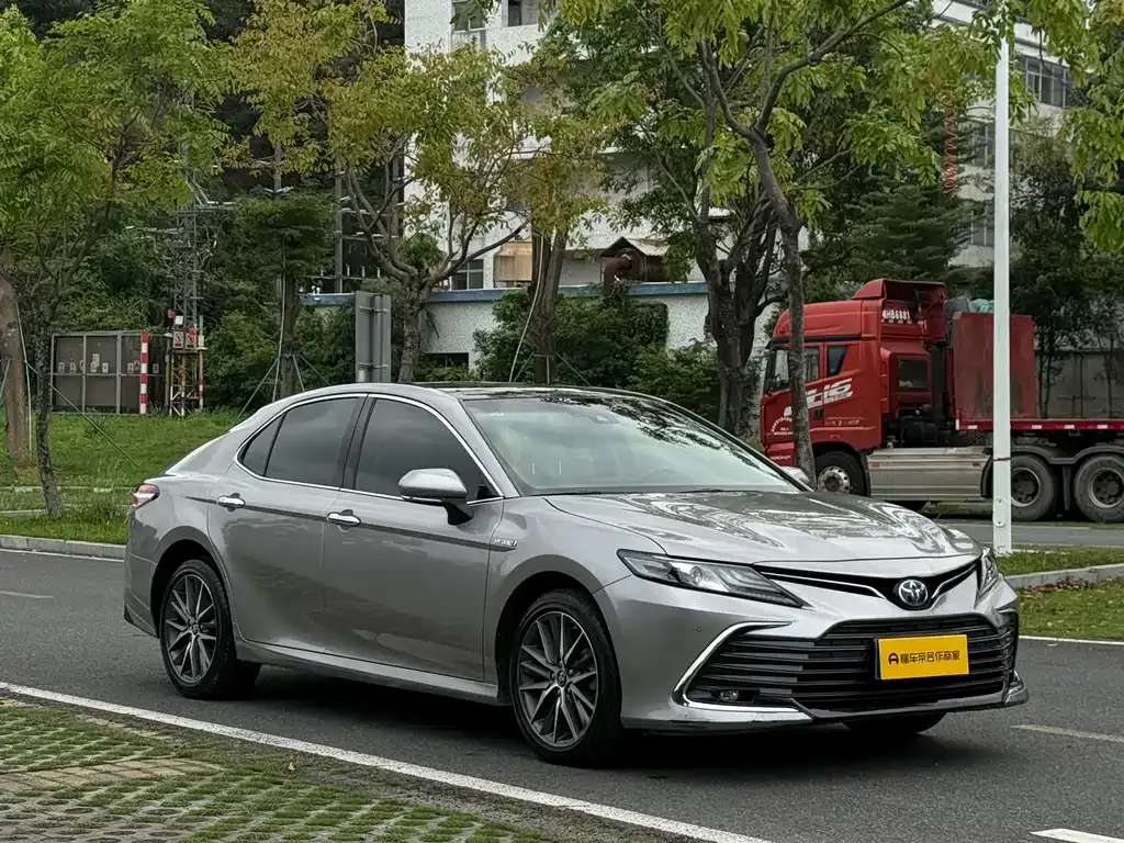 Toyota Camry — фото 9