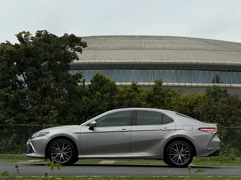 Toyota Camry — фото 7