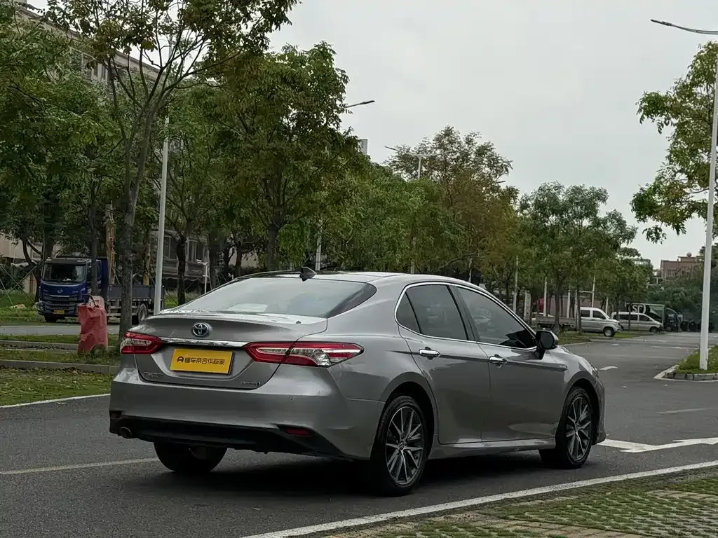 Toyota Camry — фото 10