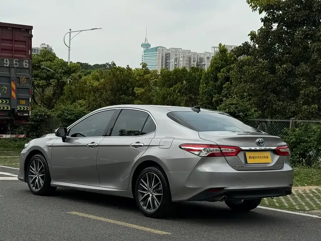 Toyota Camry — фото 8