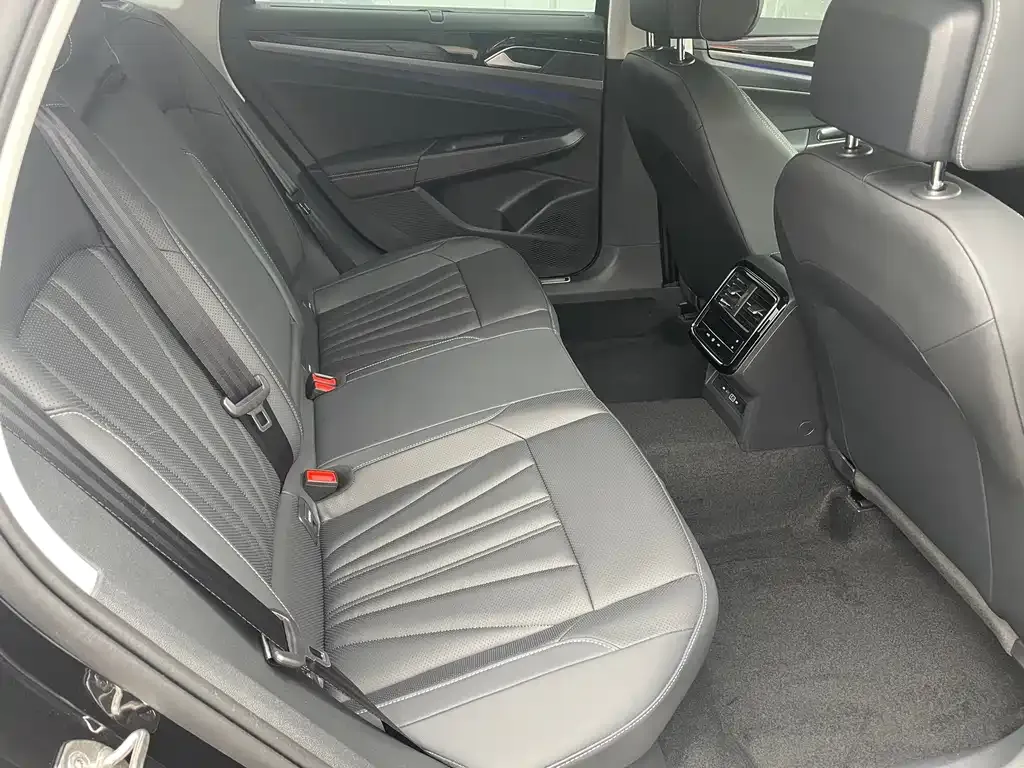Volkswagen Passat — фото 10