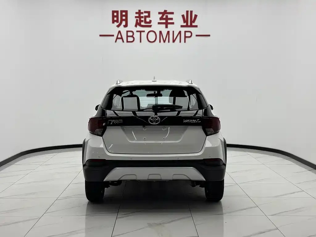 Toyota Yaris L — фото 8
