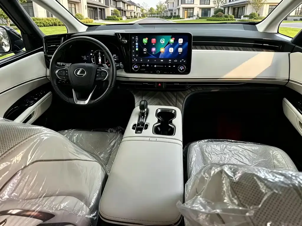 Lexus LM — фото 3