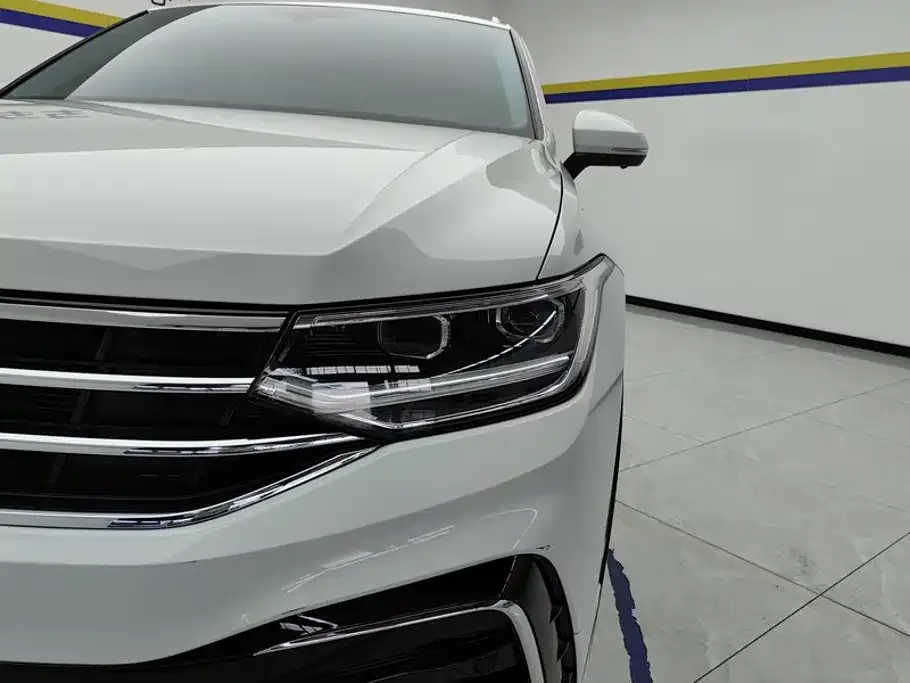 Volkswagen Tiguan L — фото 10