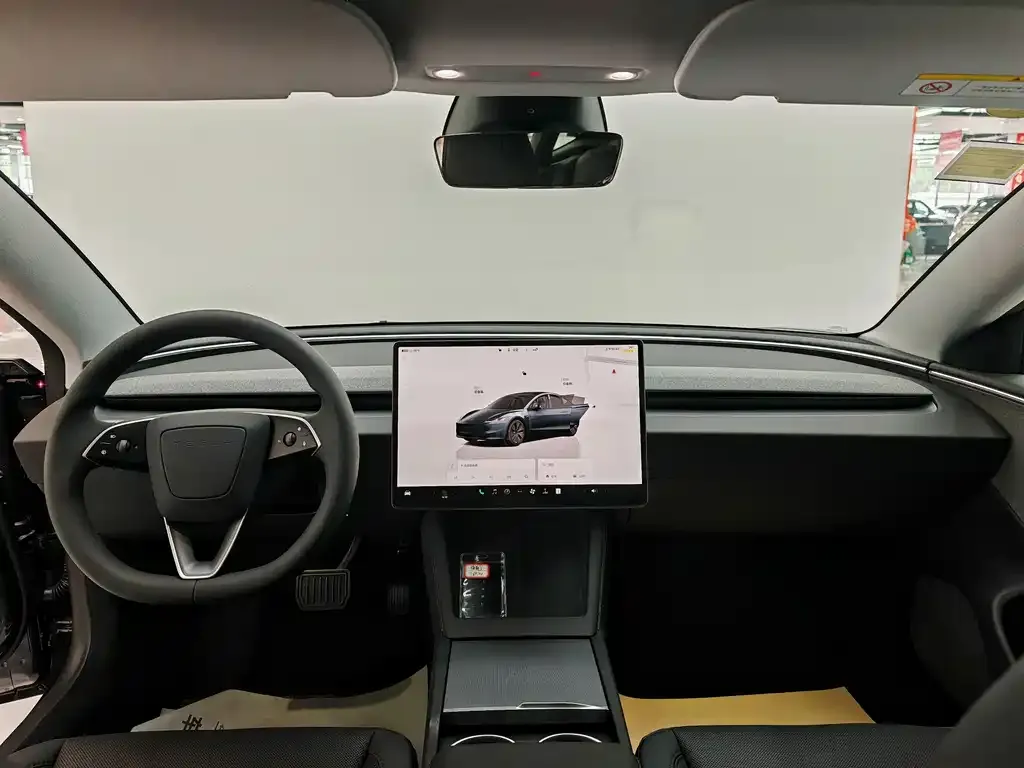 Tesla Model 3 — фото 2