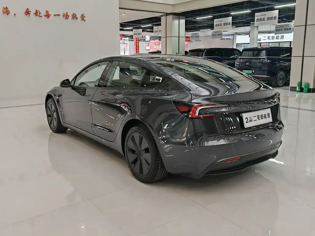 Tesla Model 3 — фото 3