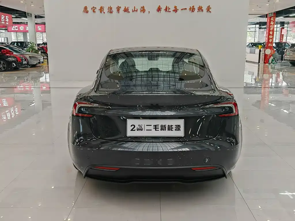 Tesla Model 3 — фото 10
