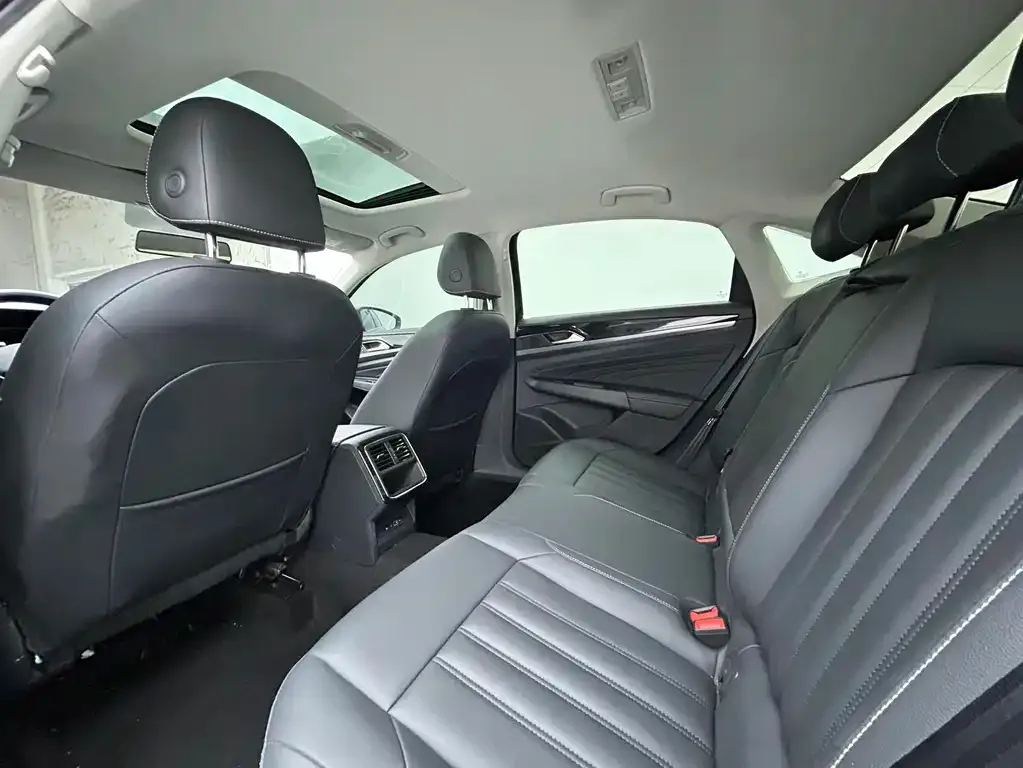 Volkswagen Passat — фото 6