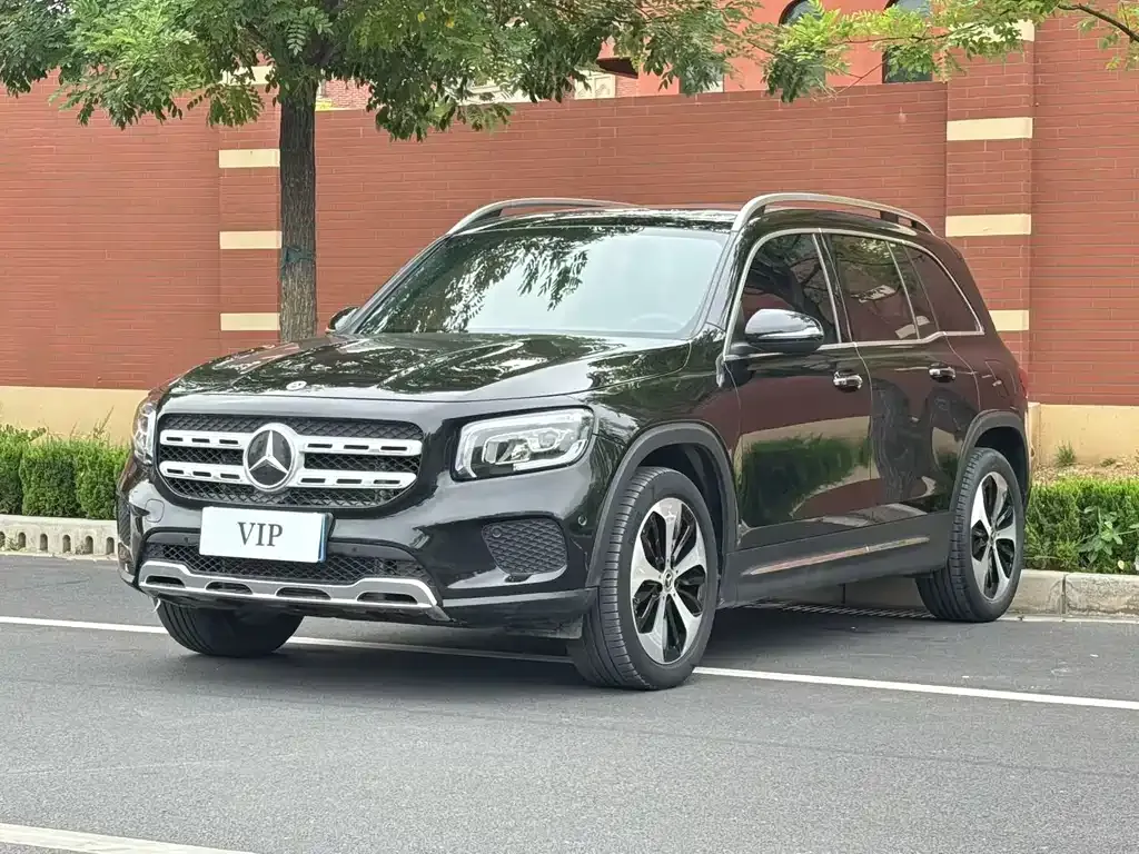 Mercedes-Benz GLB — фото 1