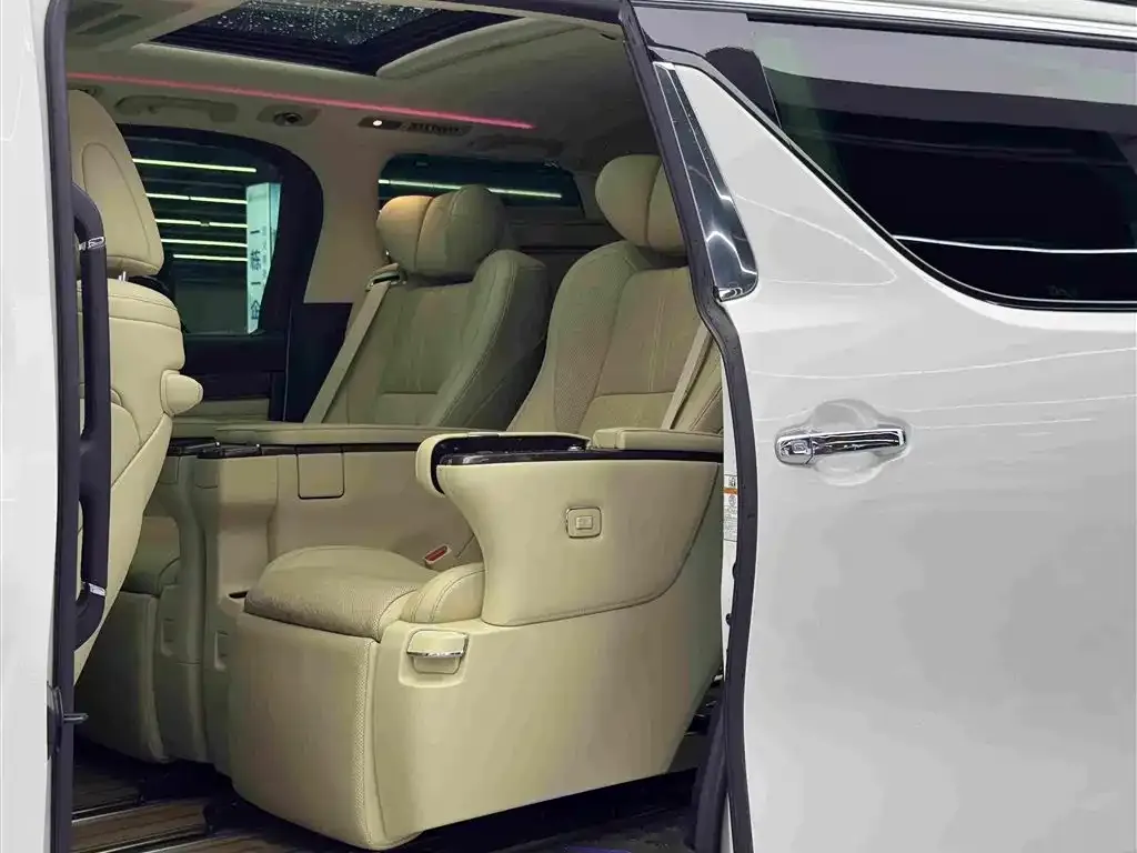 Toyota Vellfire 2021 из CN, фото 5