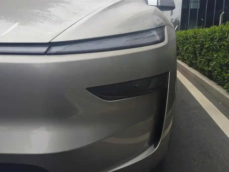 Tesla Model Y L — фото 3