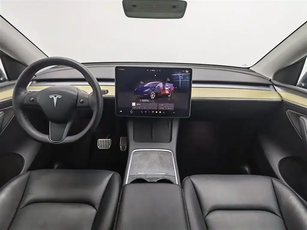Tesla Model Y — фото 3