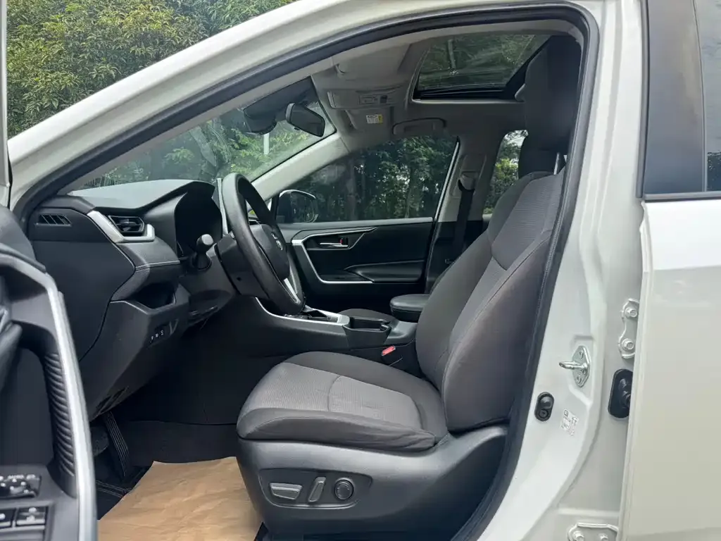 Toyota RAV4 2023 из CN, фото 6