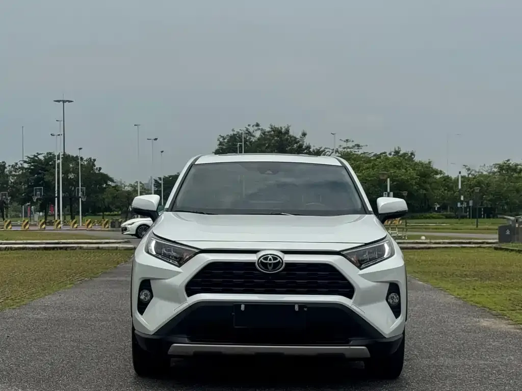 Toyota RAV4 2023 из CN, фото 2