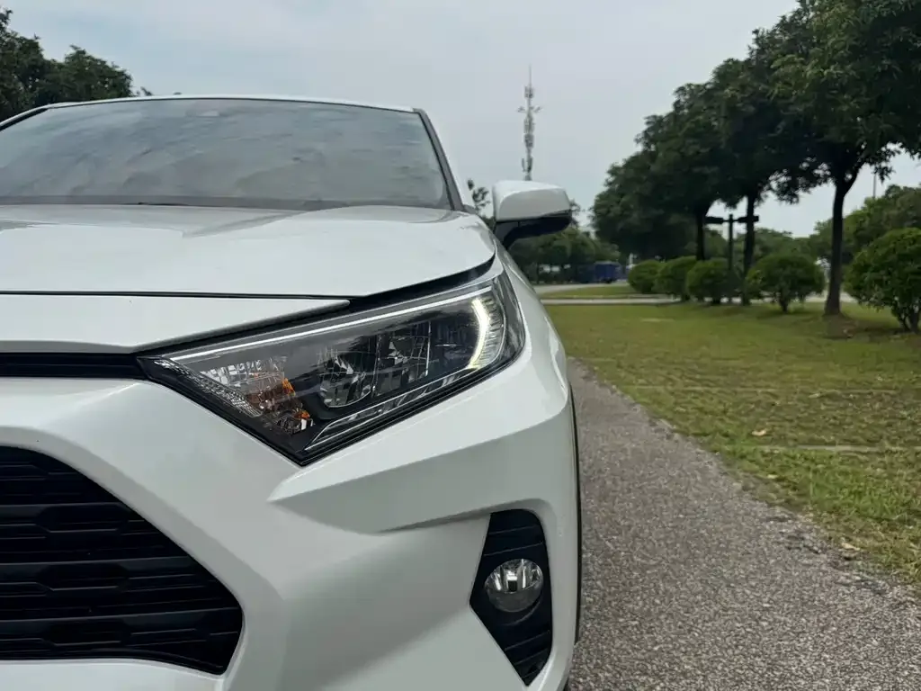 Toyota RAV4 2023 из CN, фото 8