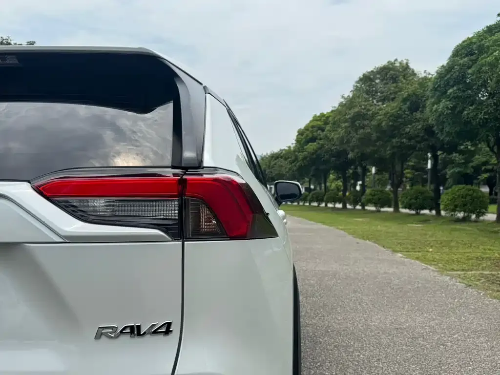 Toyota RAV4 2023 из CN, фото 9