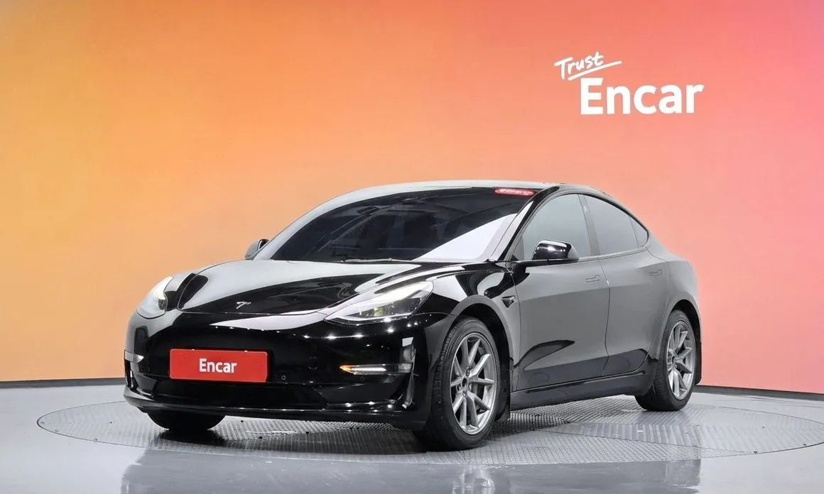 Tesla Model 3 — фото 1