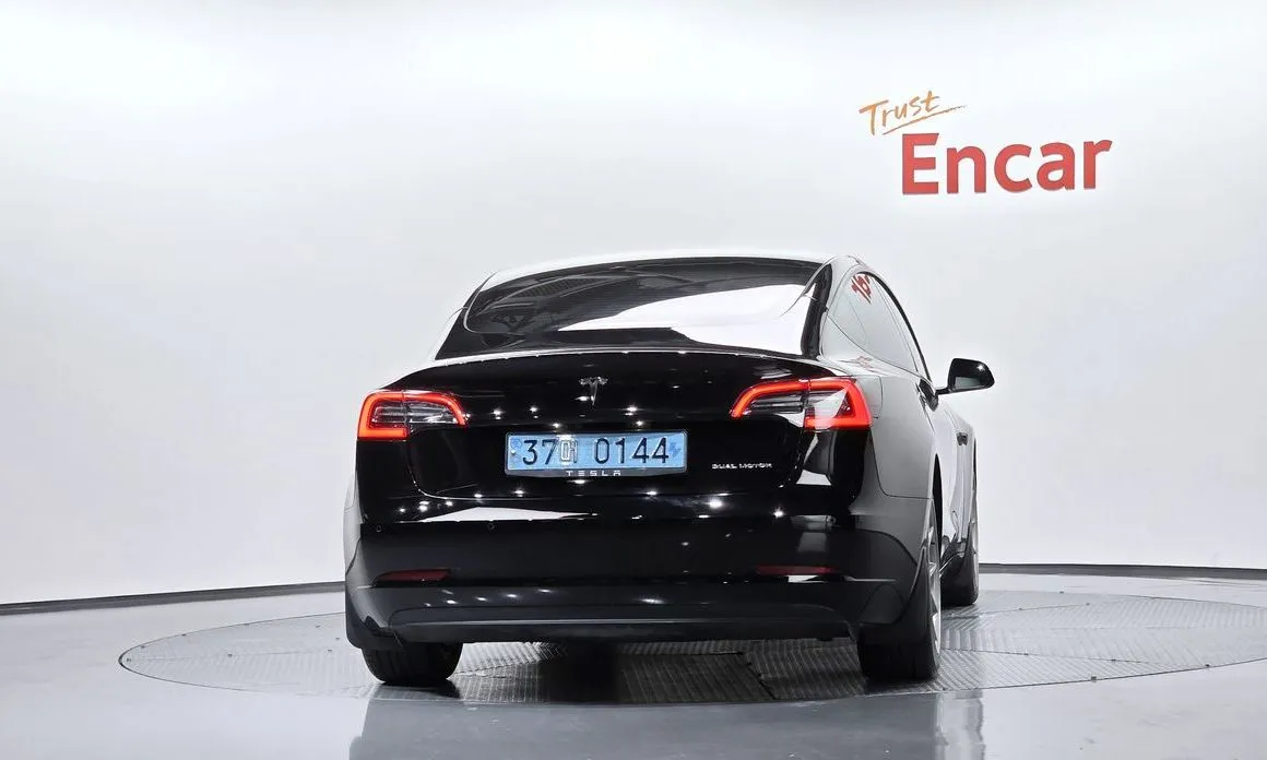 Tesla Model 3 — фото 3