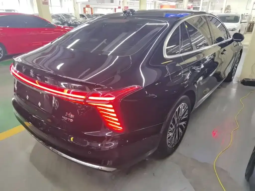 Hongqi H5 — фото 2